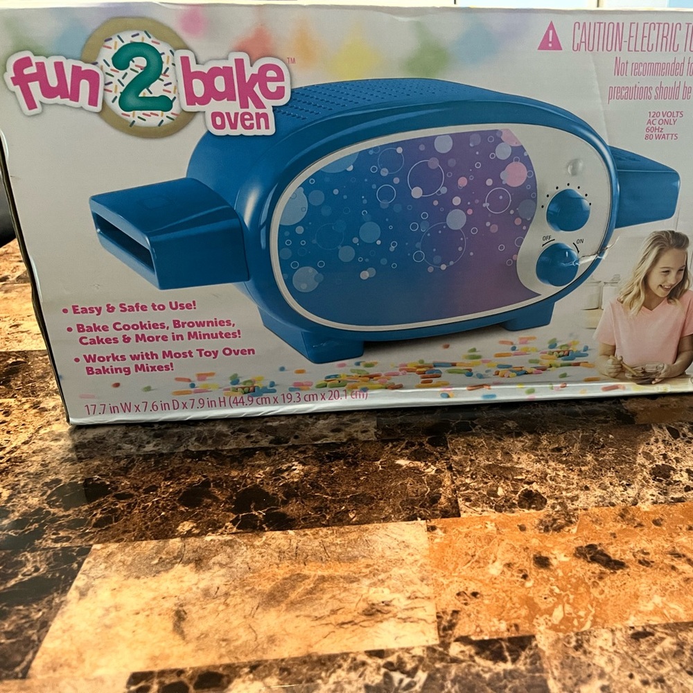 Gender Neutral Easy Bake Fun 2 bake oven! Brand new in box & original packaging